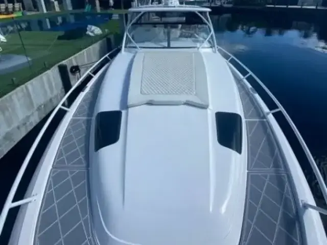 Intrepid 475 Sport Yacht