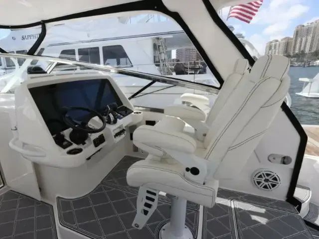 Intrepid 475 Sport Yacht