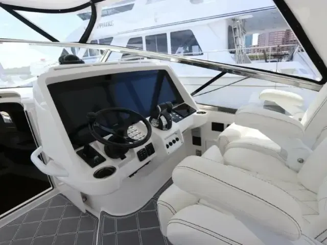 Intrepid 475 Sport Yacht