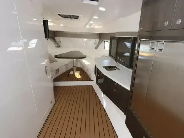 Intrepid 475 Sport Yacht