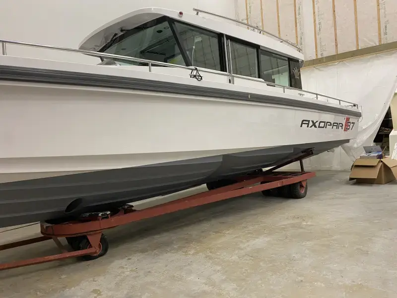 2017 Axopar 37 ac