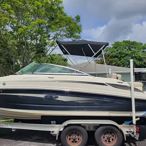 2010 Sea Ray 220 Sundeck