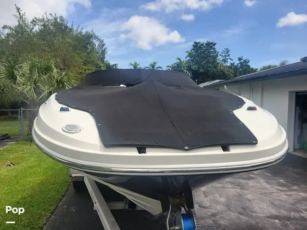 2010 Sea Ray 220 sundeck