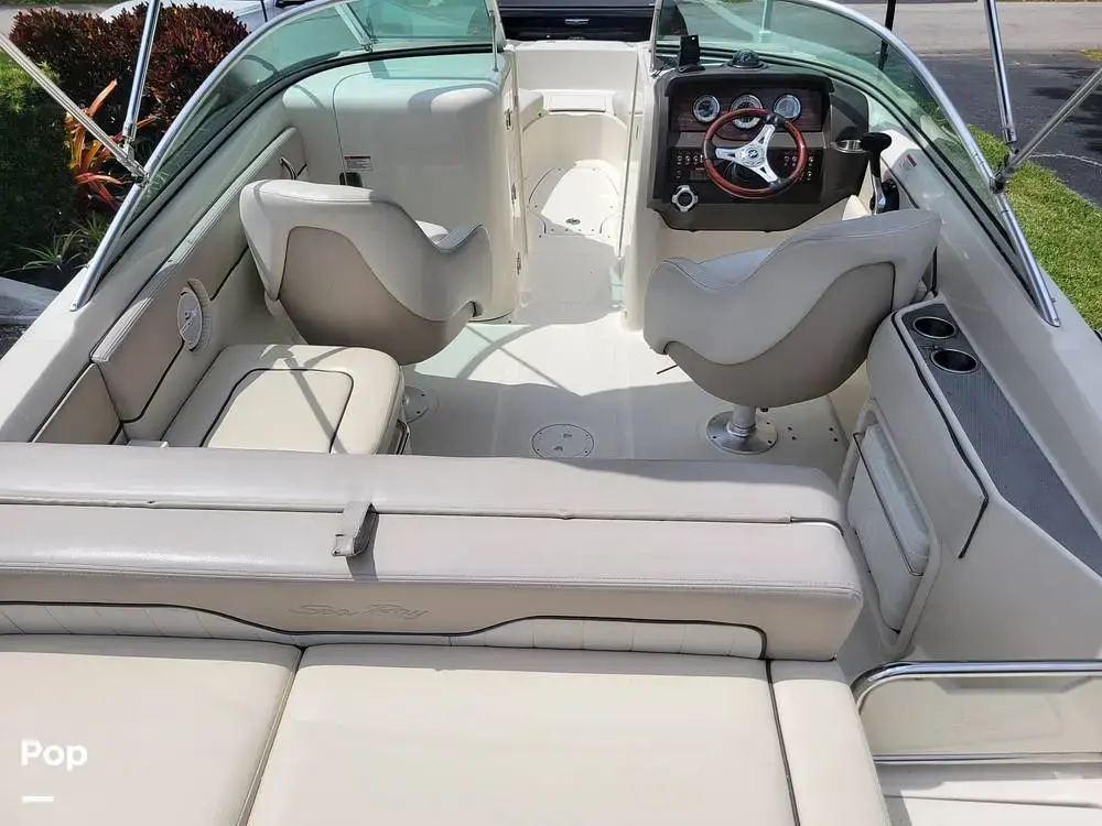 2010 Sea Ray 220 sundeck