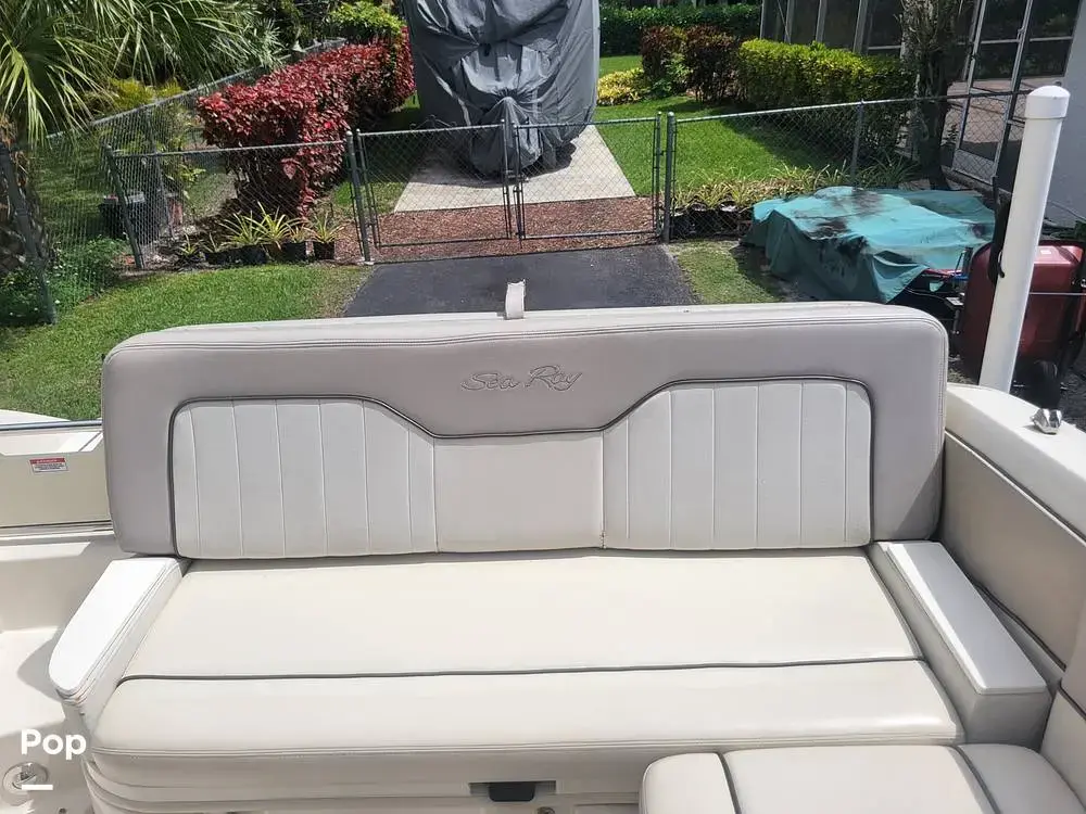 2010 Sea Ray 220 sundeck