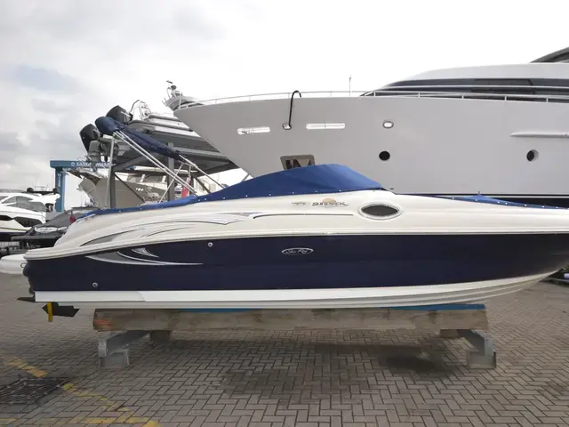 Sea Ray 240 Sun Deck