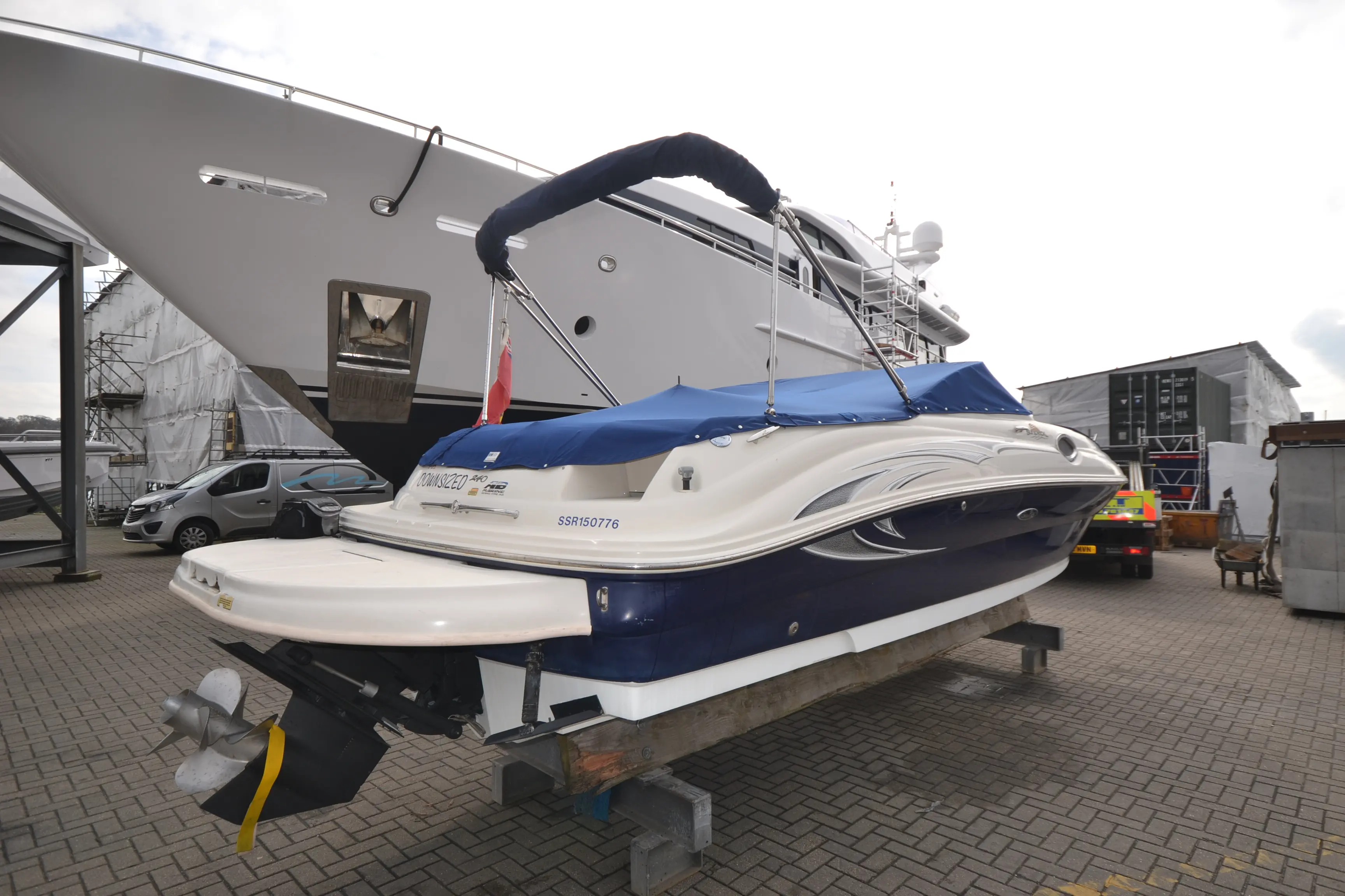 2005 Sea Ray 240 sun deck