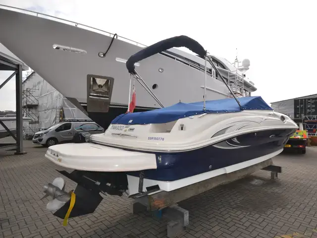 Sea Ray 240 Sun Deck