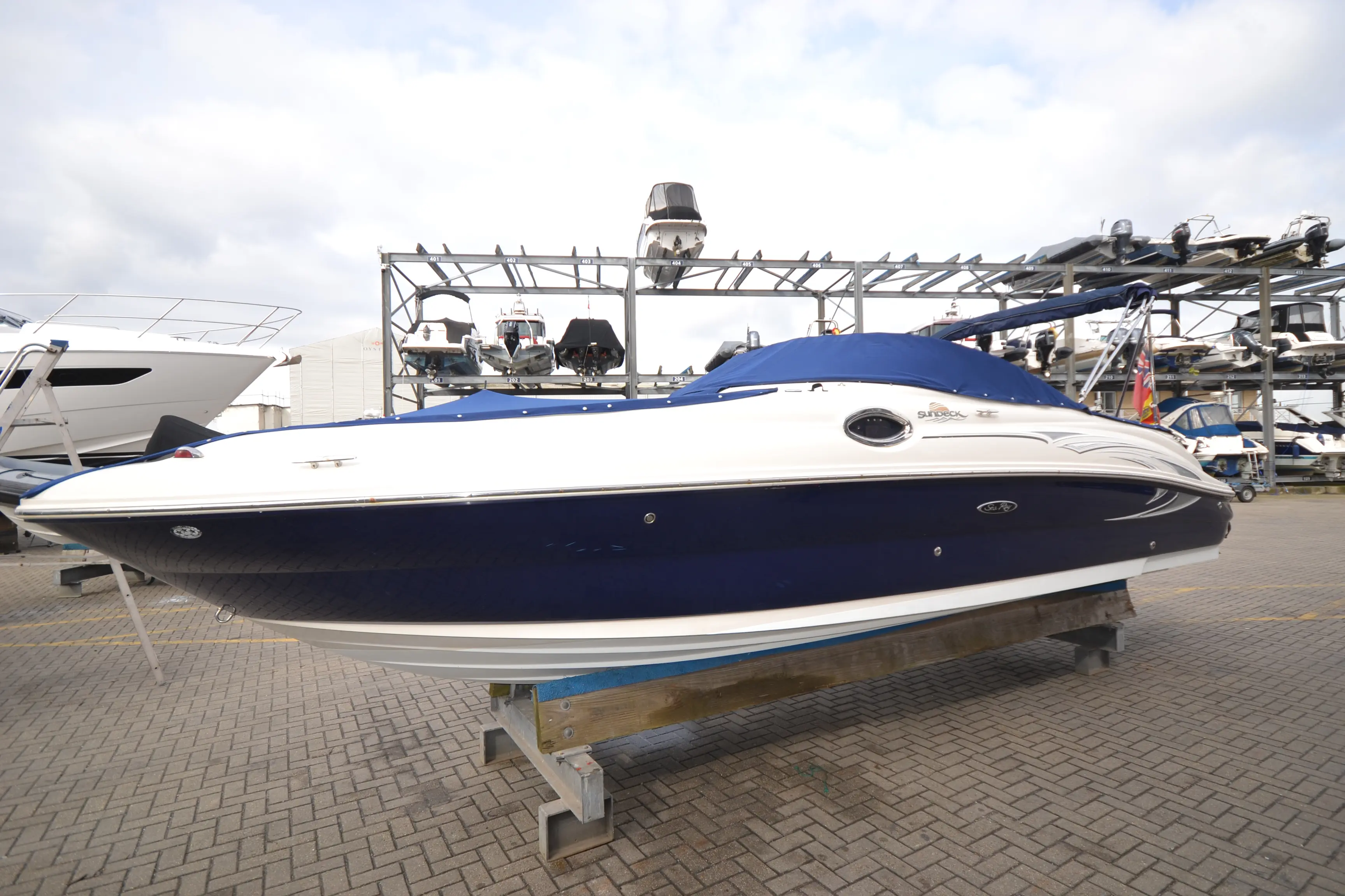 2005 Sea Ray 240 sun deck