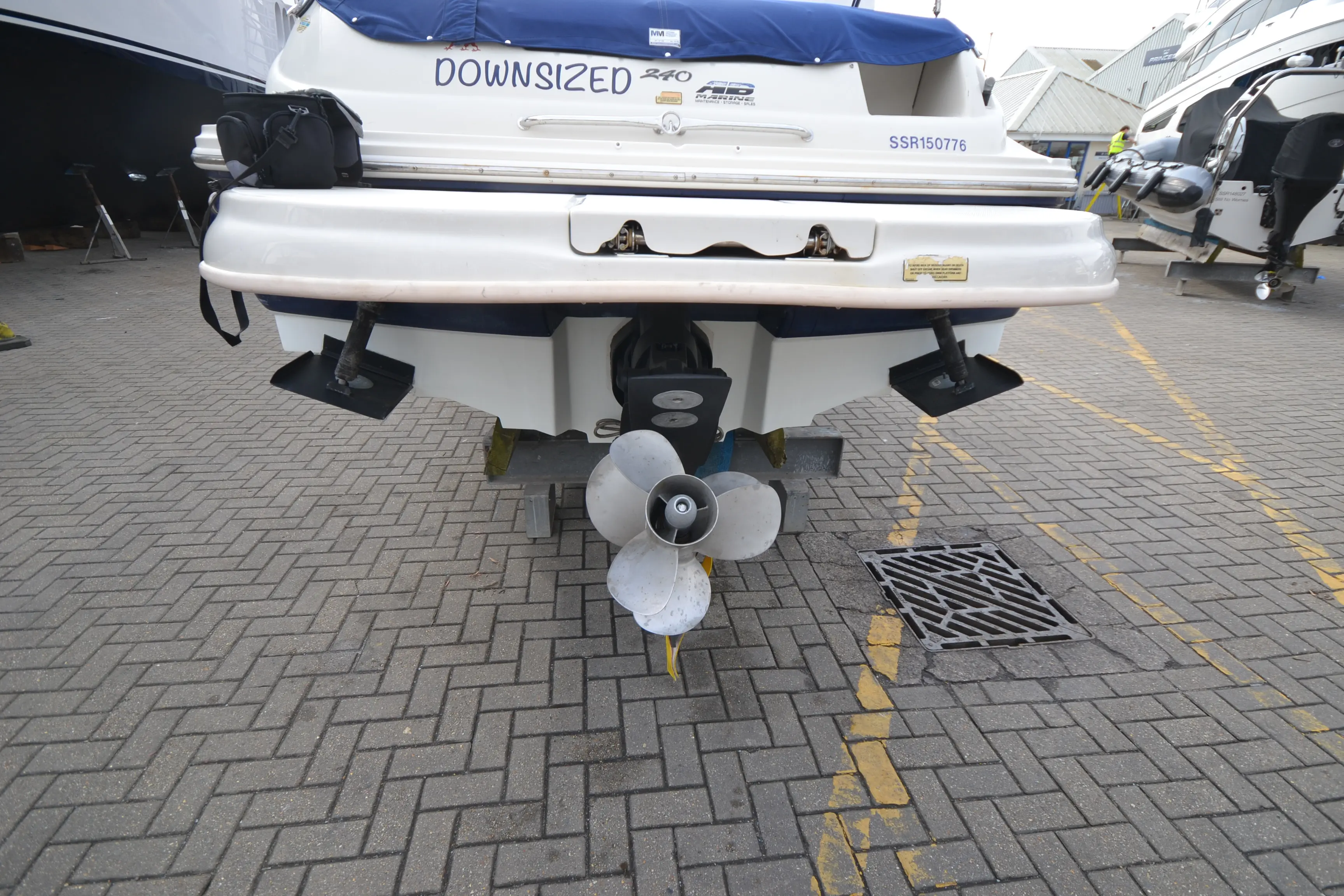 2005 Sea Ray 240 sun deck