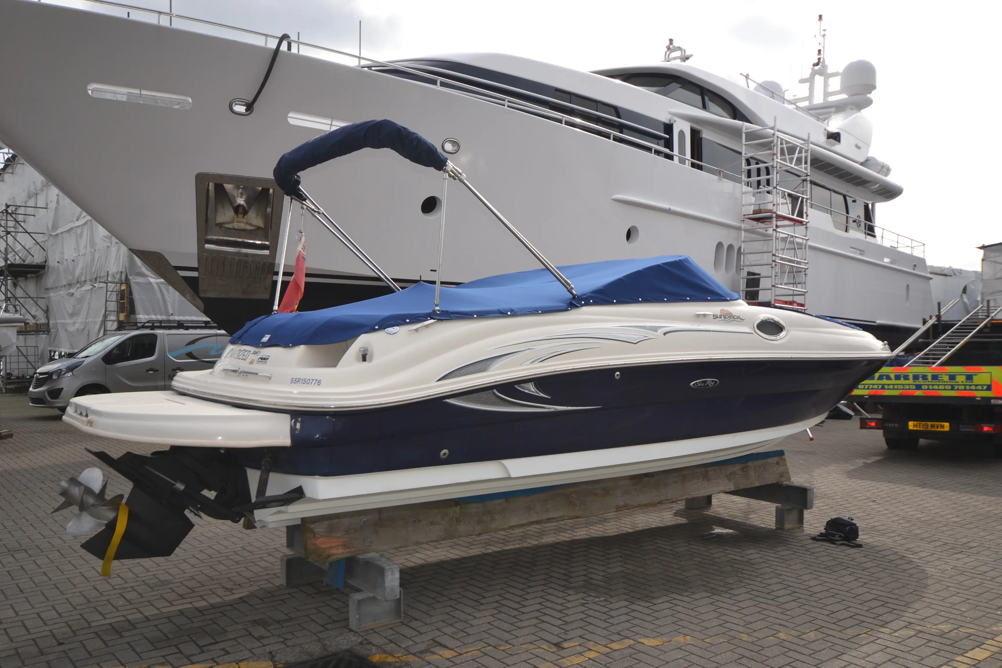 2005 Sea Ray 240 sun deck