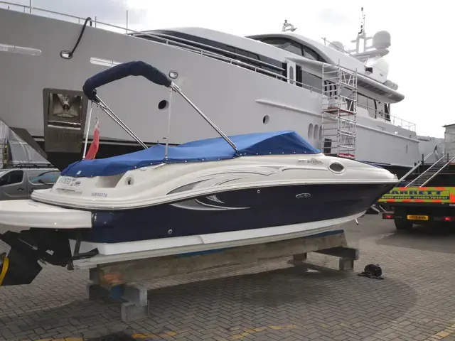 Sea Ray 240 Sun Deck