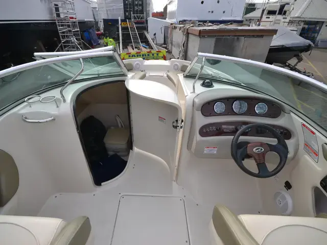 Sea Ray 240 Sun Deck