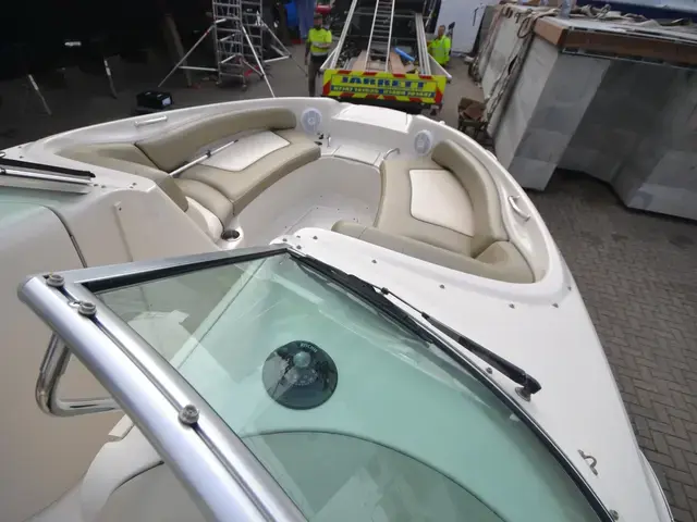 Sea Ray 240 Sun Deck