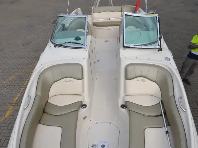 Sea Ray 240 Sun Deck