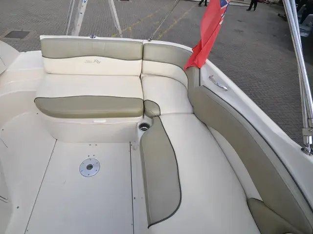 Sea Ray 240 Sun Deck