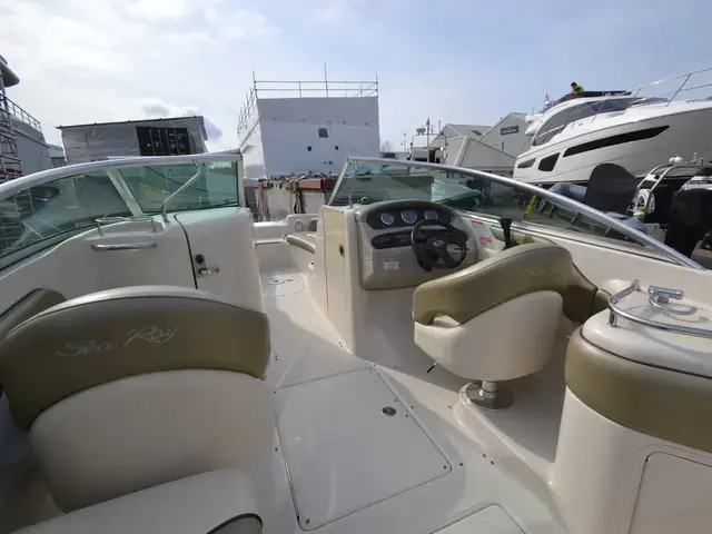 Sea Ray 240 Sun Deck