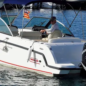 2014 Boston Whaler 230 Vantage