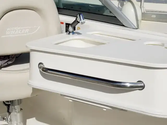 Boston Whaler 230 Vantage