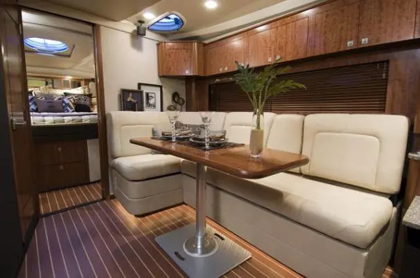 2011 Monterey 415 sport yacht