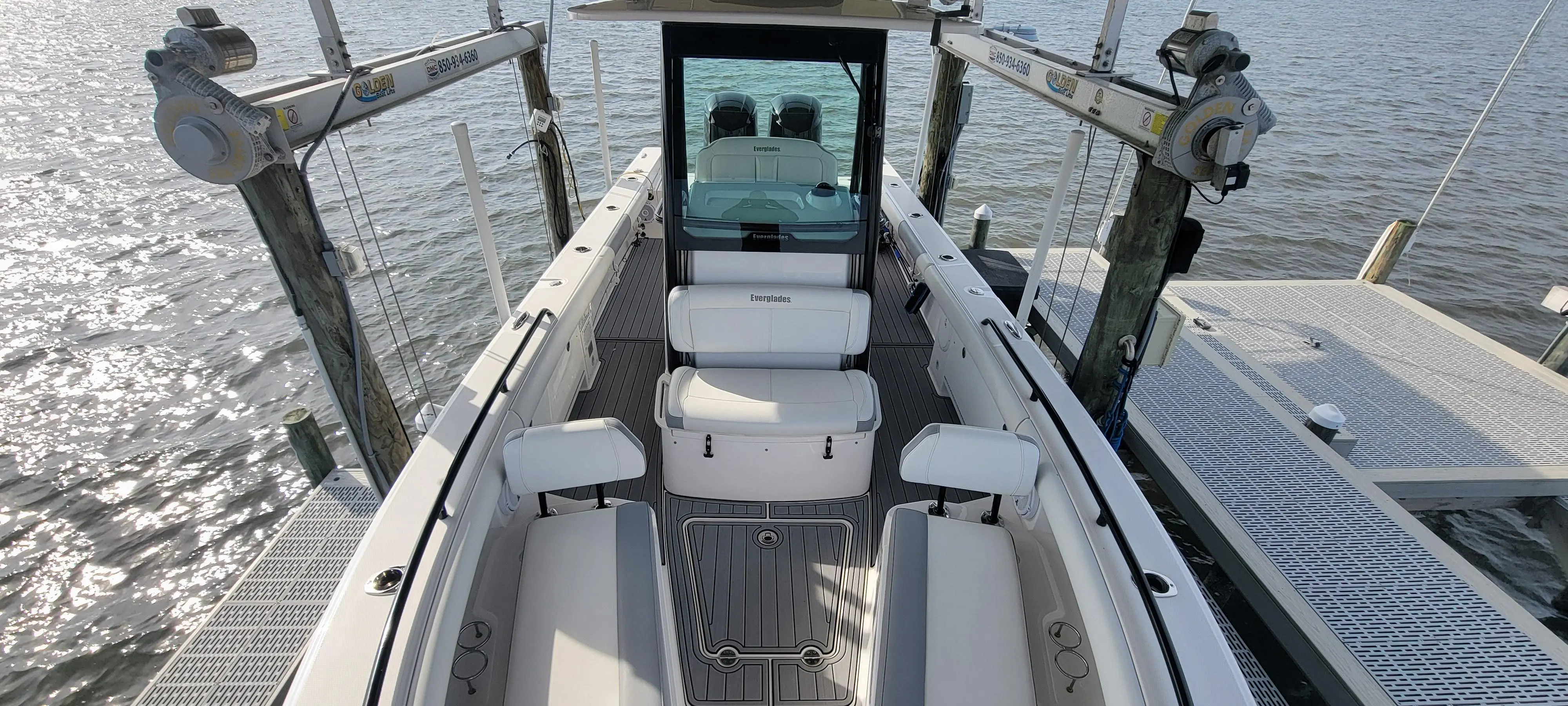 2018 Everglades Boats 27