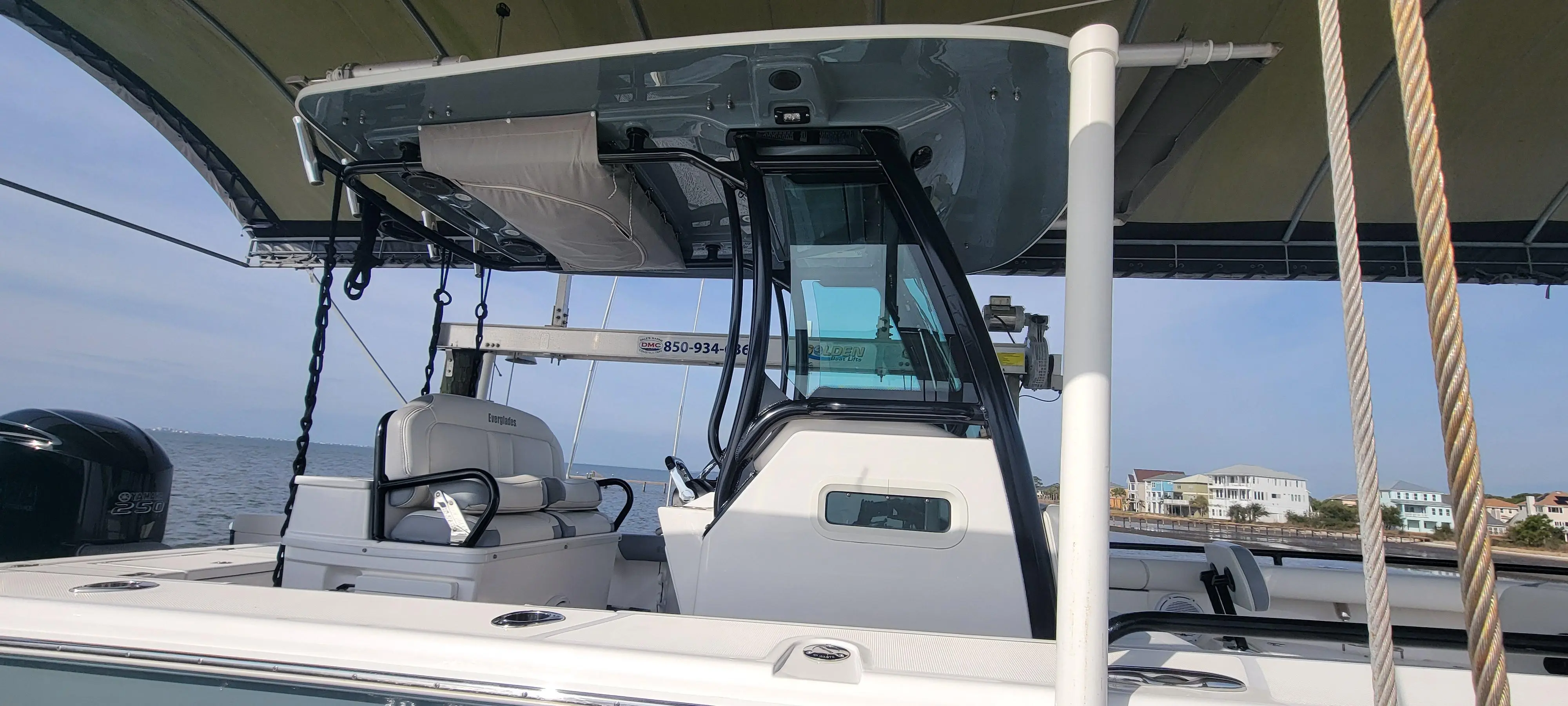 2018 Everglades Boats 27