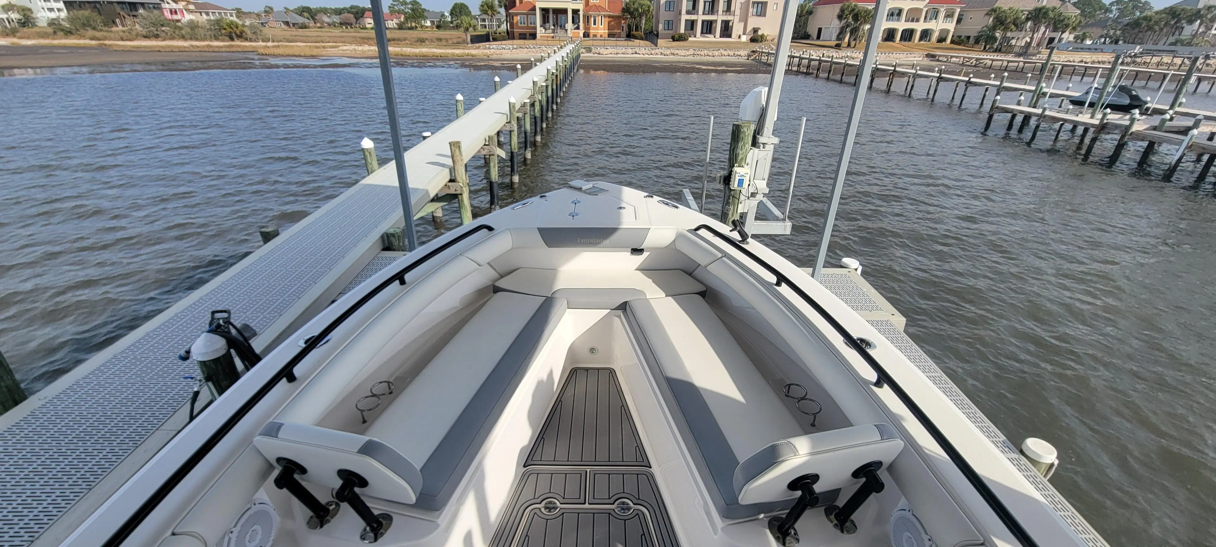 2018 Everglades Boats 27