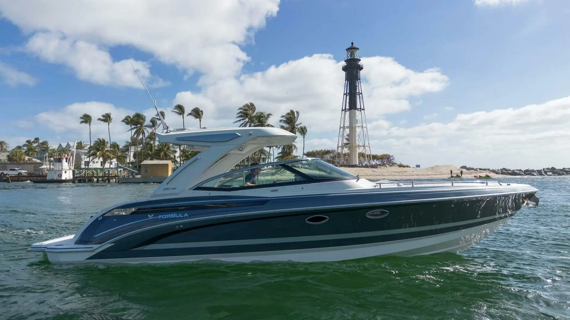 2019 Formula 330 crossover bowrider