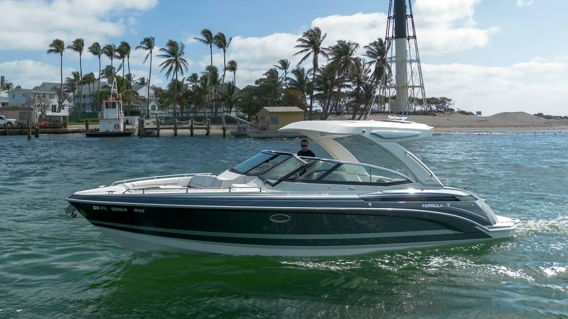 2019 Formula 330 crossover bowrider