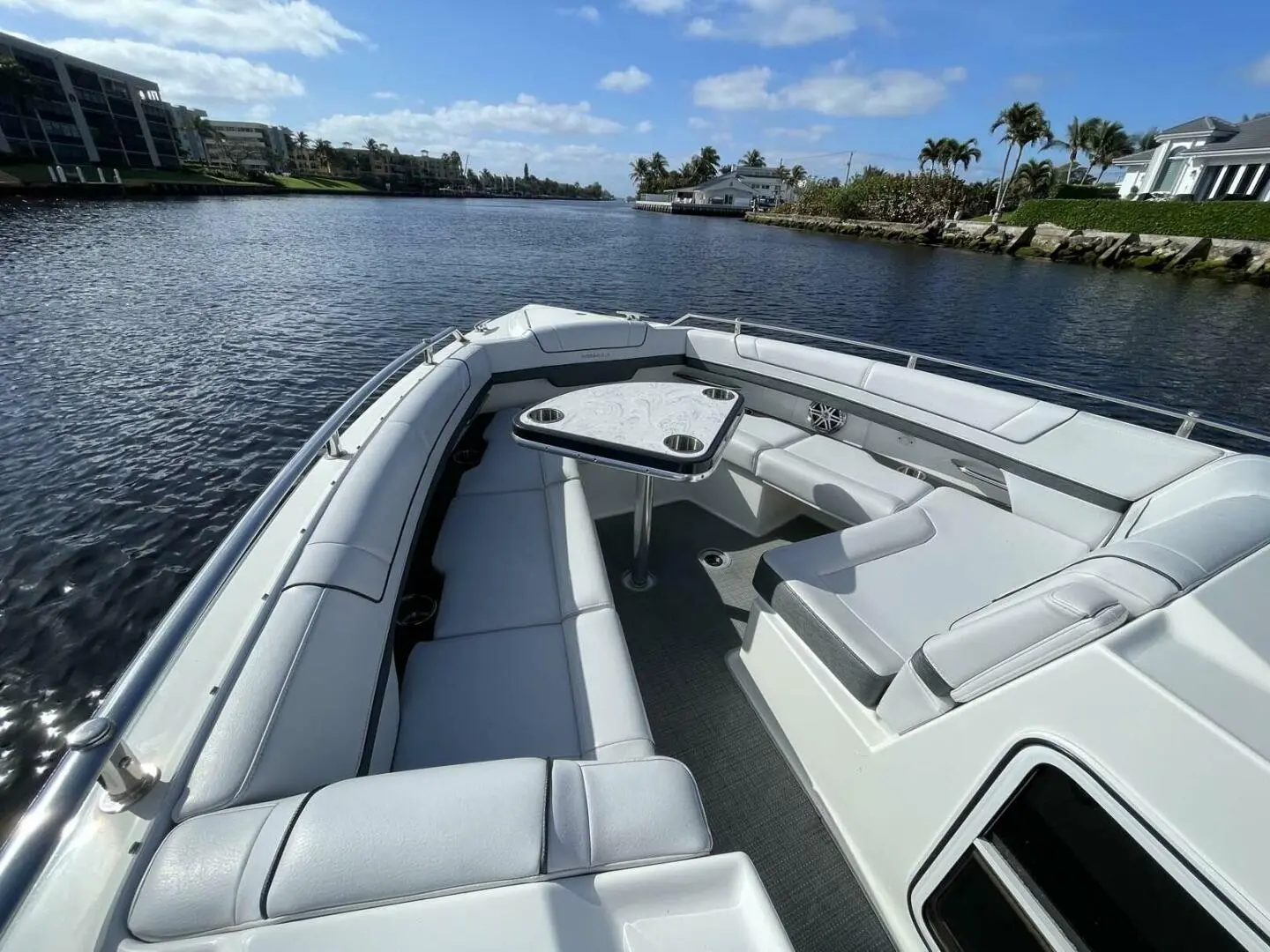 2019 Formula 330 crossover bowrider