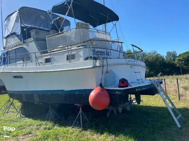 Ocean Yachts 40+2 Flying Bridge Trawler