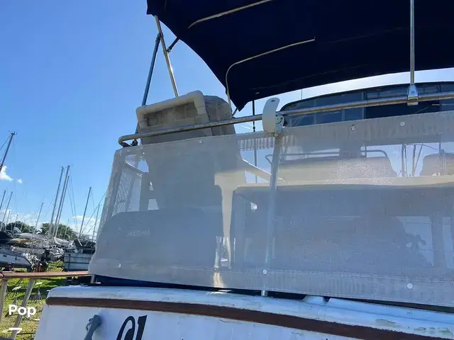 Ocean Yachts 40+2 Flying Bridge Trawler