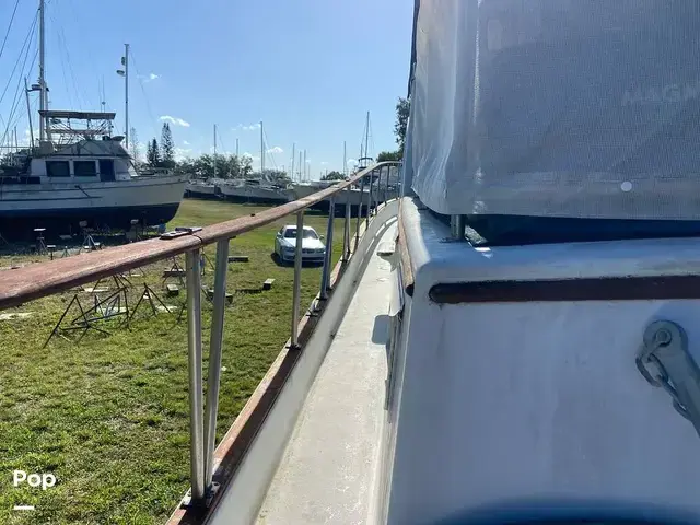 Ocean Yachts 40+2 Flying Bridge Trawler