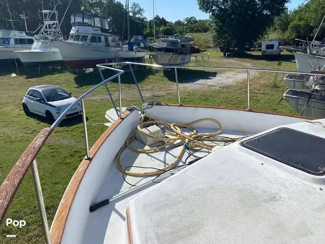 Ocean Yachts 40+2 Flying Bridge Trawler