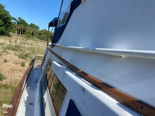 Ocean Yachts 40+2 Flying Bridge Trawler