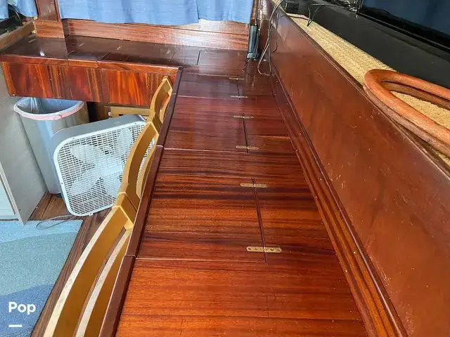 Ocean Yachts 40+2 Flying Bridge Trawler