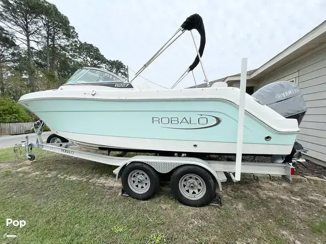 Robalo R227 Dual Console