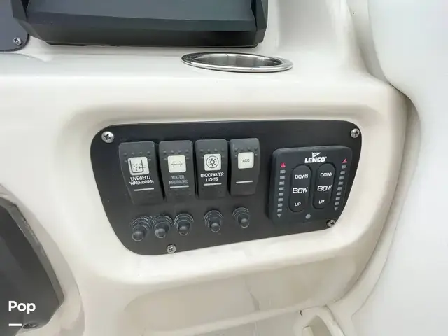 Robalo R227 Dual Console