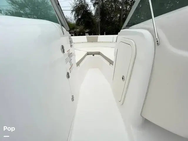 Robalo R227 Dual Console