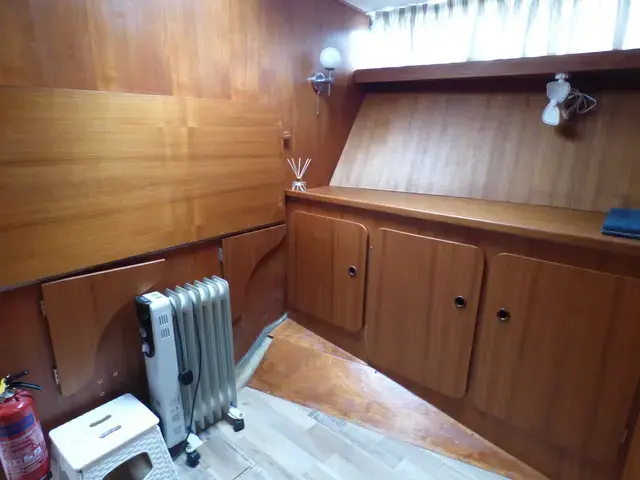 Broom Ocean 42