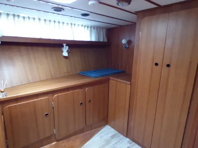 Broom Ocean 42