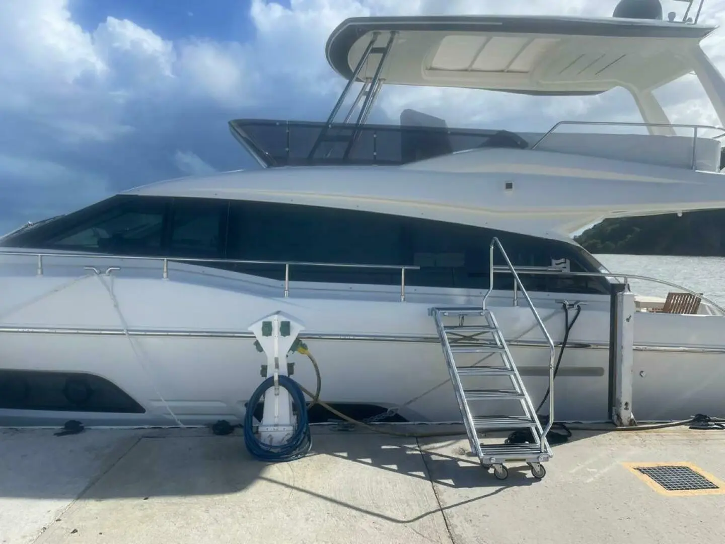 2016 Ferretti 550