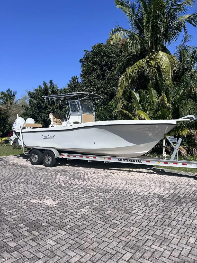 2022 Cobra 278 center console