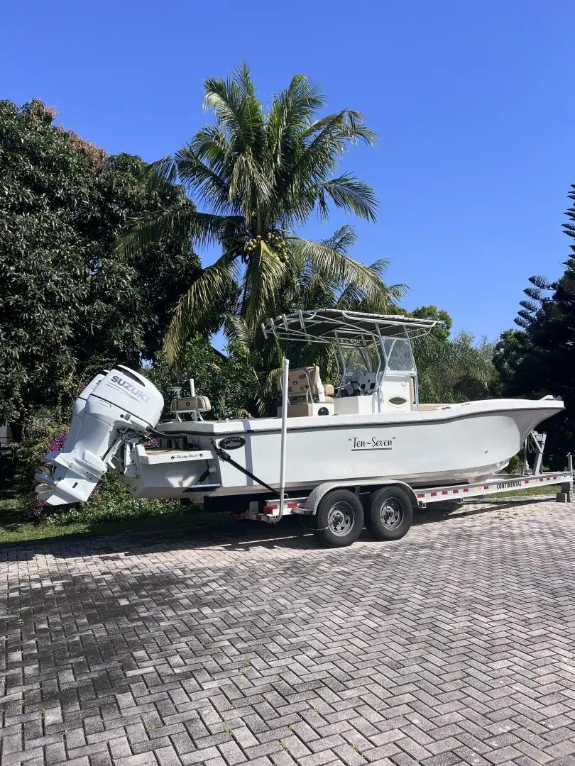 2022 Cobra 278 center console