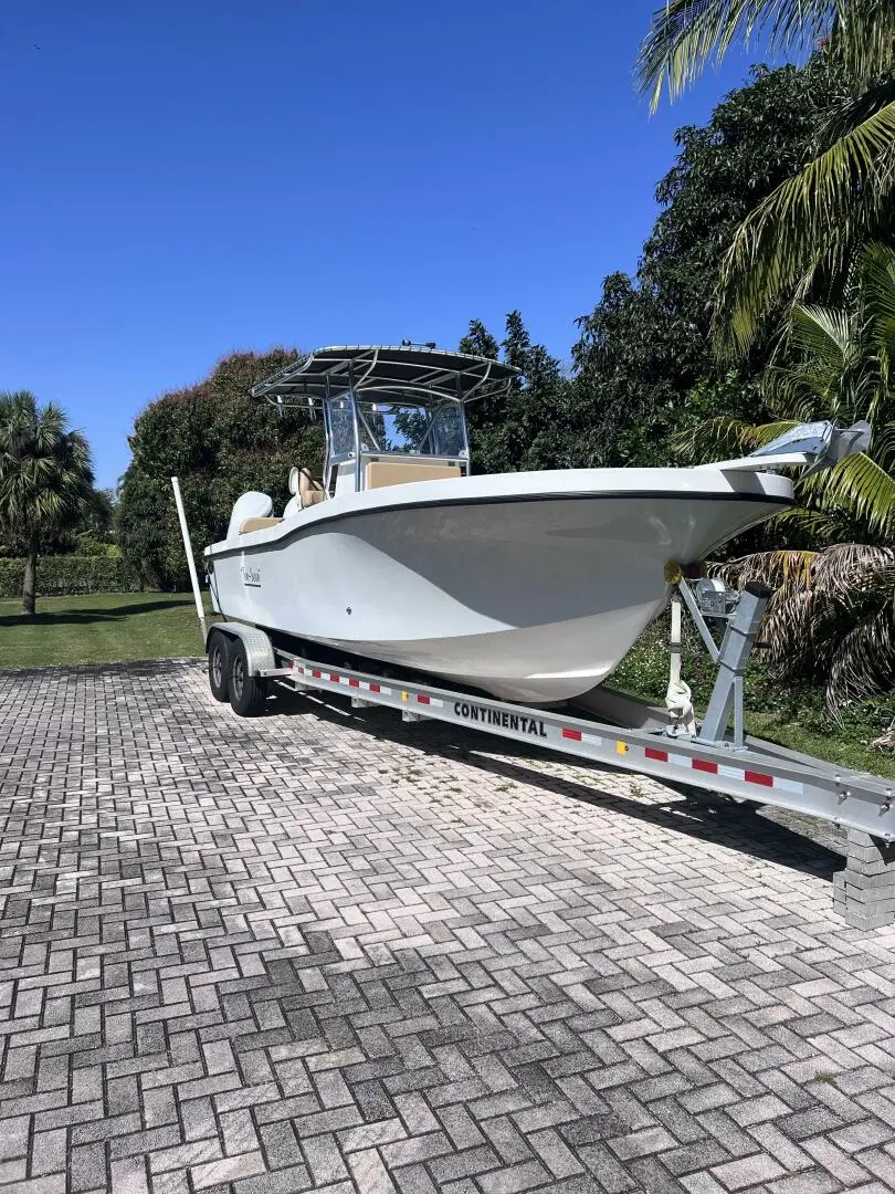 2022 Cobra 278 center console