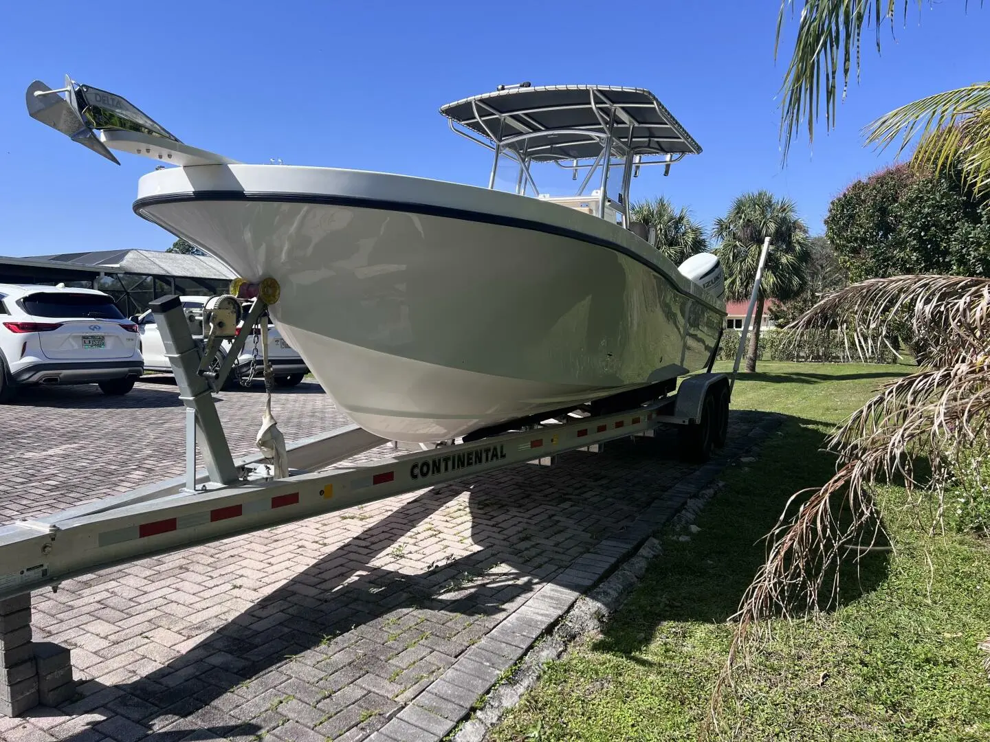 2022 Cobra 278 center console