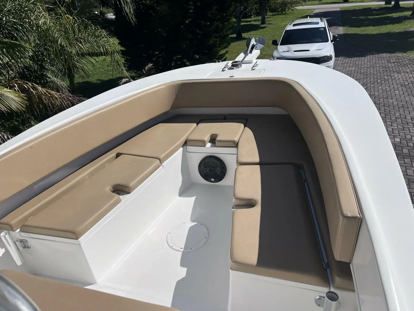 2022 Cobra 278 center console