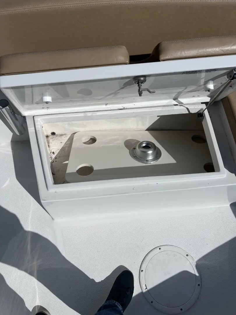 2022 Cobra 278 center console