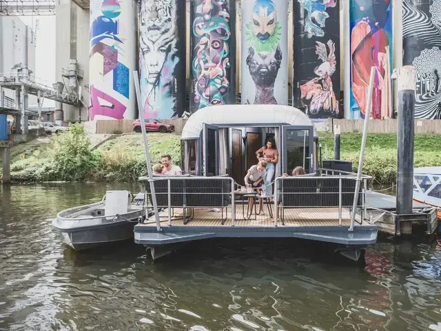 The Coon 1000 Houseboat