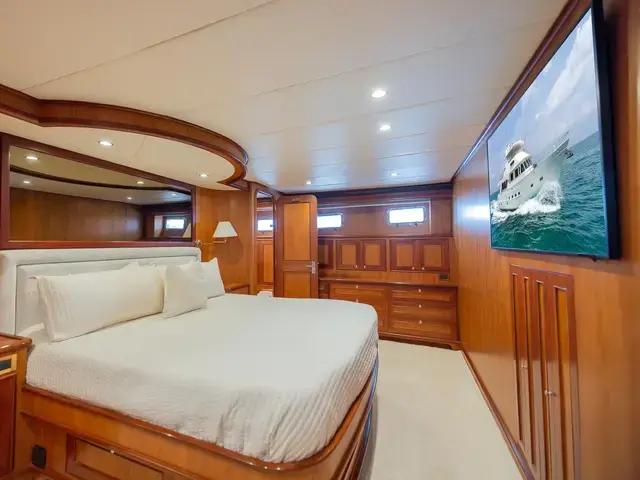 Outer Reef Yachts 730 My